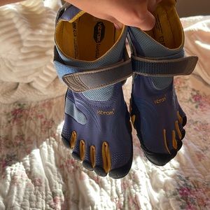 vibram five finger water shoes